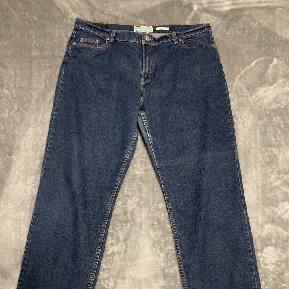 Old navy relaxed fit blue jeans. Size 20.